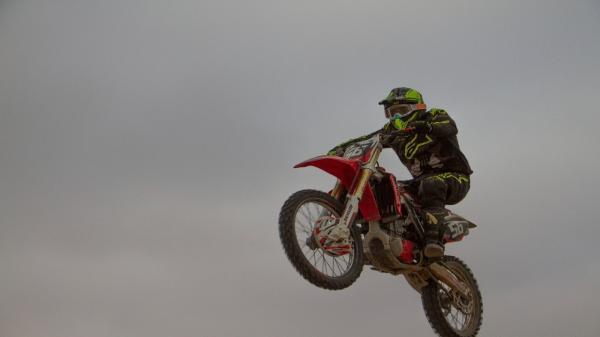 موتورسواری در پیست موتورکراس تایباد