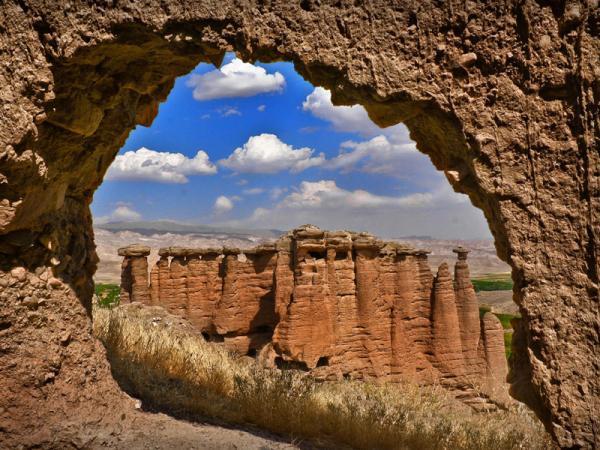 قلعه بهستان یا کهن دژ در شهرستان ماه نشان